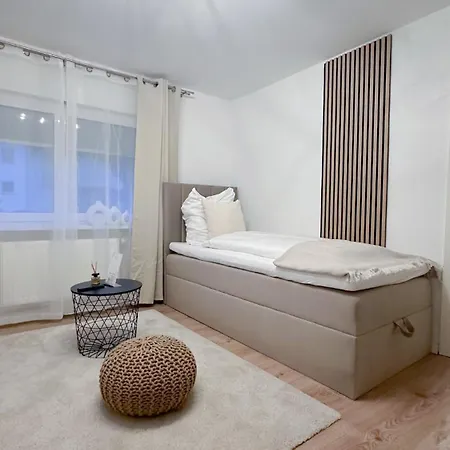 Malu - Ruhige Lage, Erdgeschoss, Smarttv, Netflix, 24h Checkin, Appartement Ludwigsburg